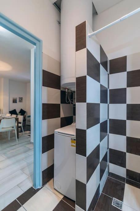 Center Apartment, Style, Location, Ac, Balcony