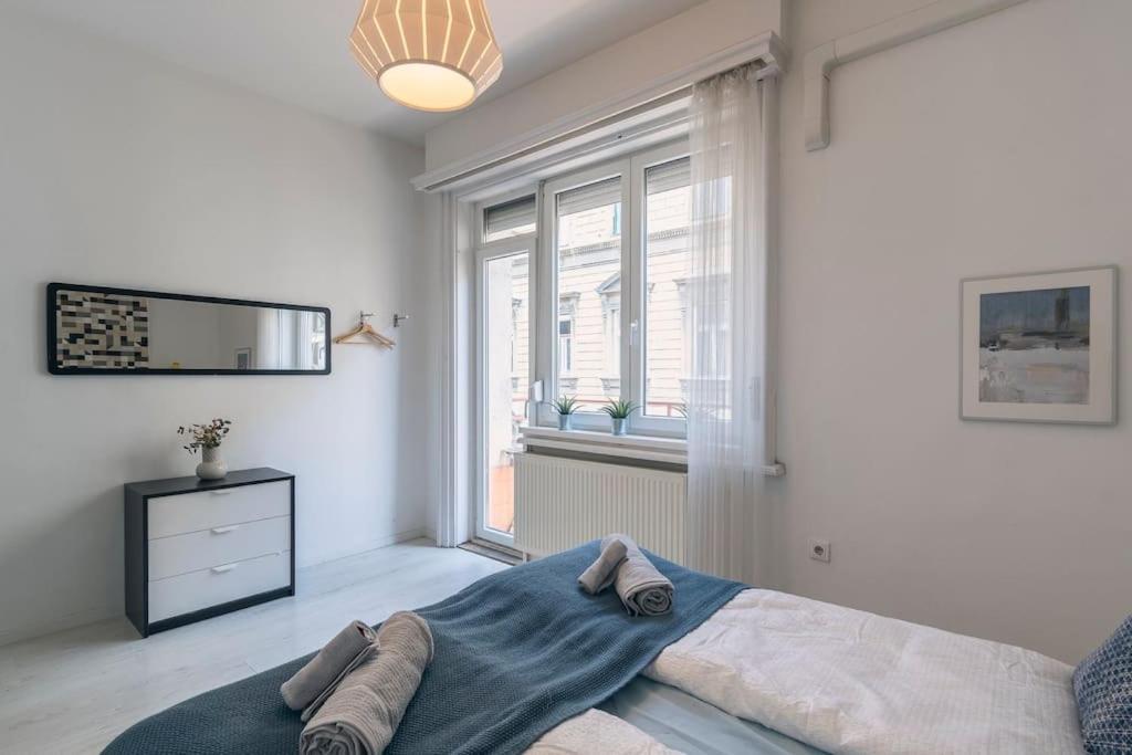 Apartment Center Apartment, Style, Location, Ac, Balcony *