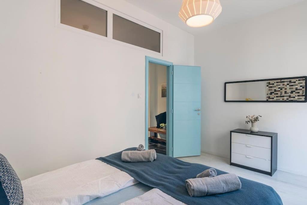 Apartment Center Apartment, Style, Location, Ac, Balcony