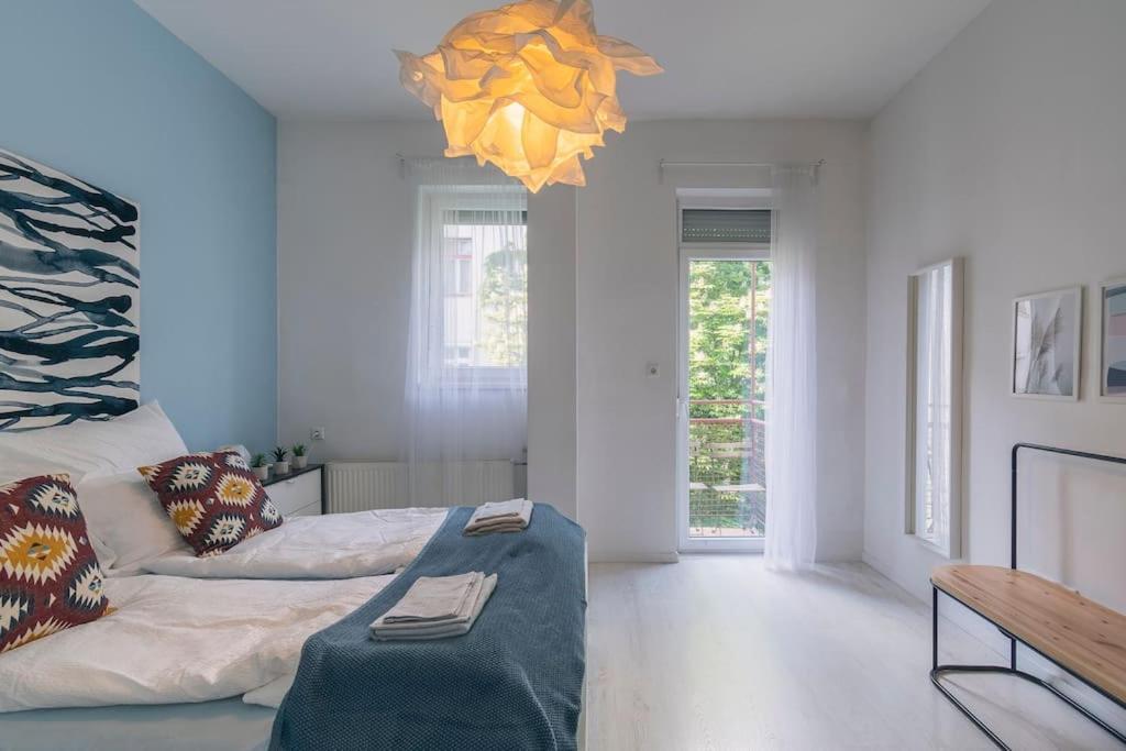 Apartment Center Apartment, Style, Location, Ac, Balcony