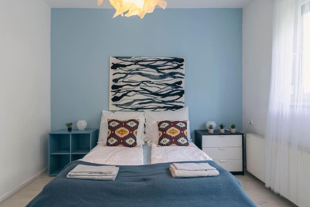 Center Apartment, Style, Location, Ac, Balcony Apartment *