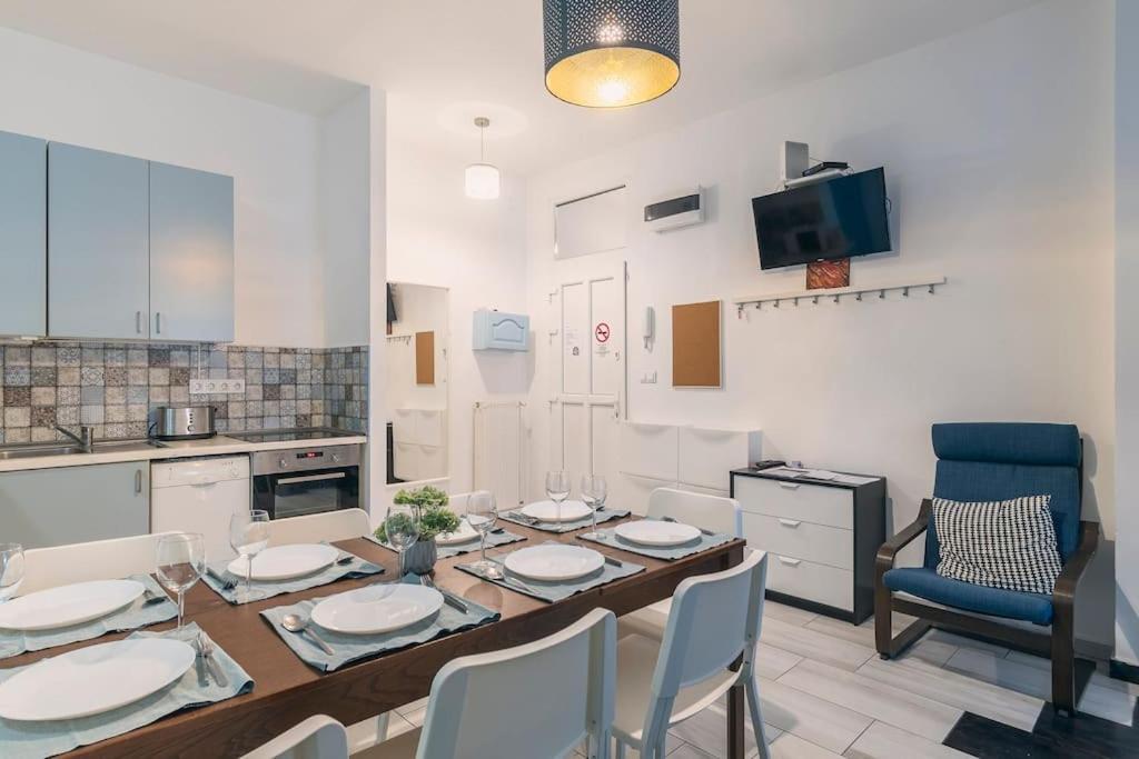 Center Apartment, Style, Location, Ac, Balcony *