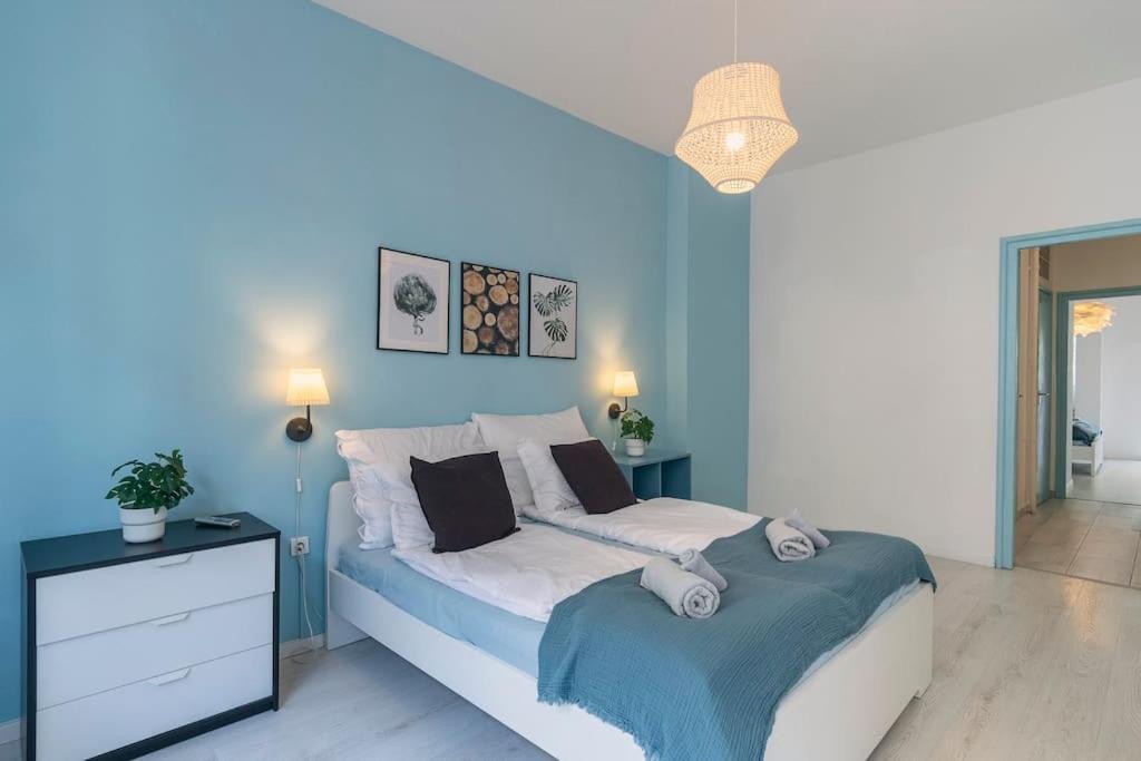 Apartment Center Apartment, Style, Location, Ac, Balcony *