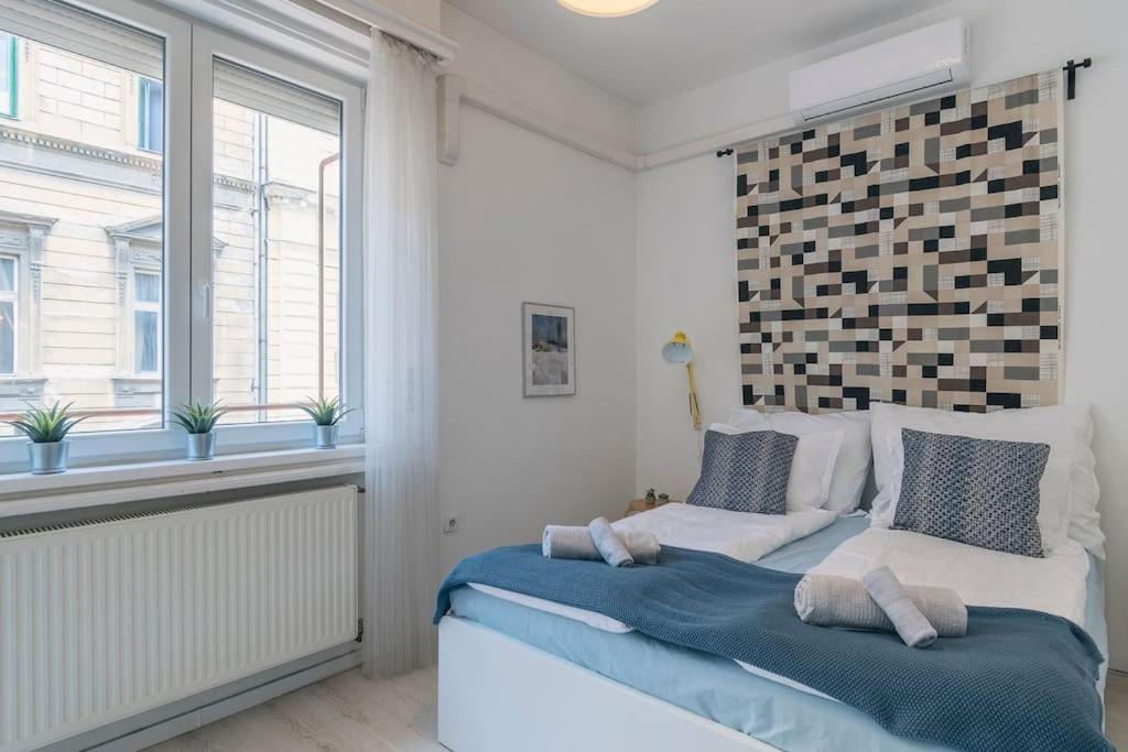 Apartment Center Apartment, Style, Location, Ac, Balcony *